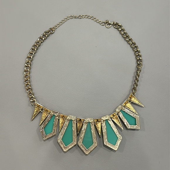 Greens embellished statement necklace - Picture 4 of 5